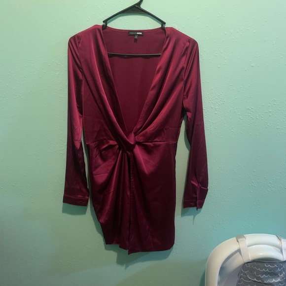 Fashion Nova burgundy dress. Size medium - Picture 2 of 3